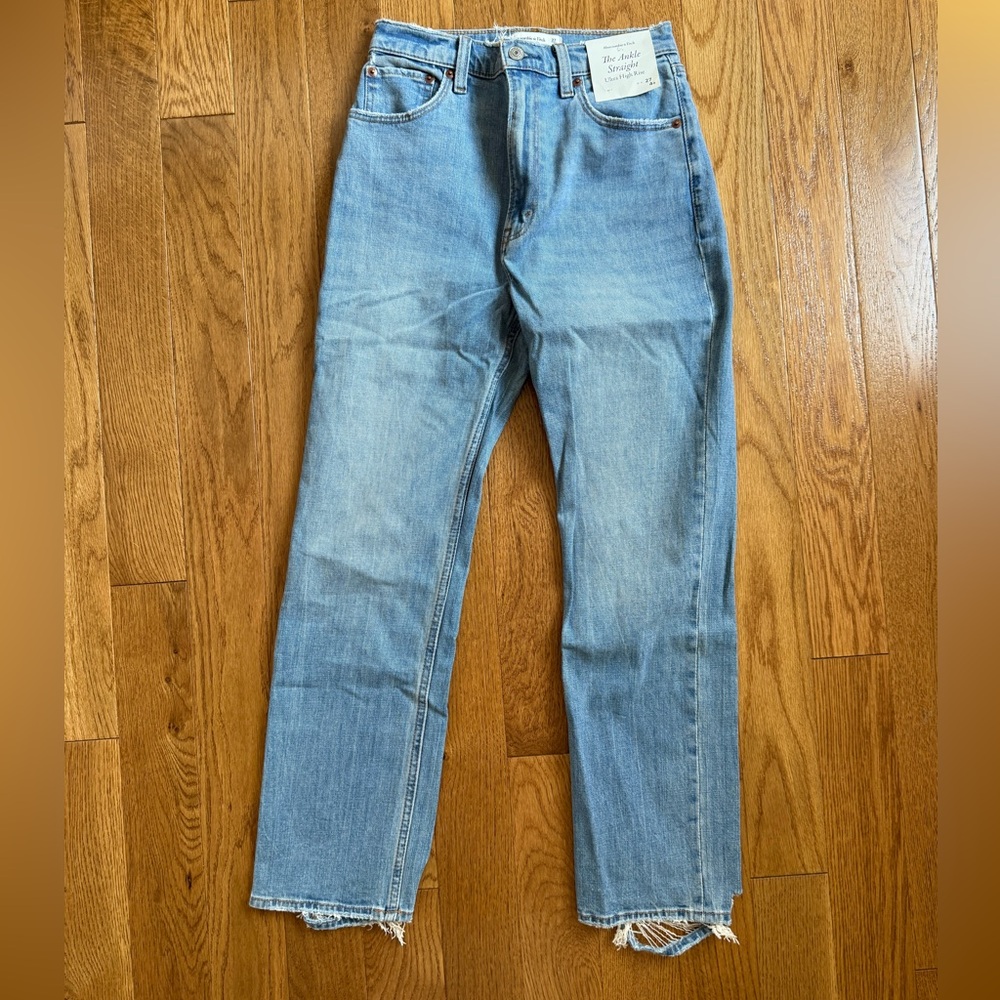 NWT Abercrombie & Fitch “The Ankle Straight” Ultra High Rise BlueJeans, Size 27